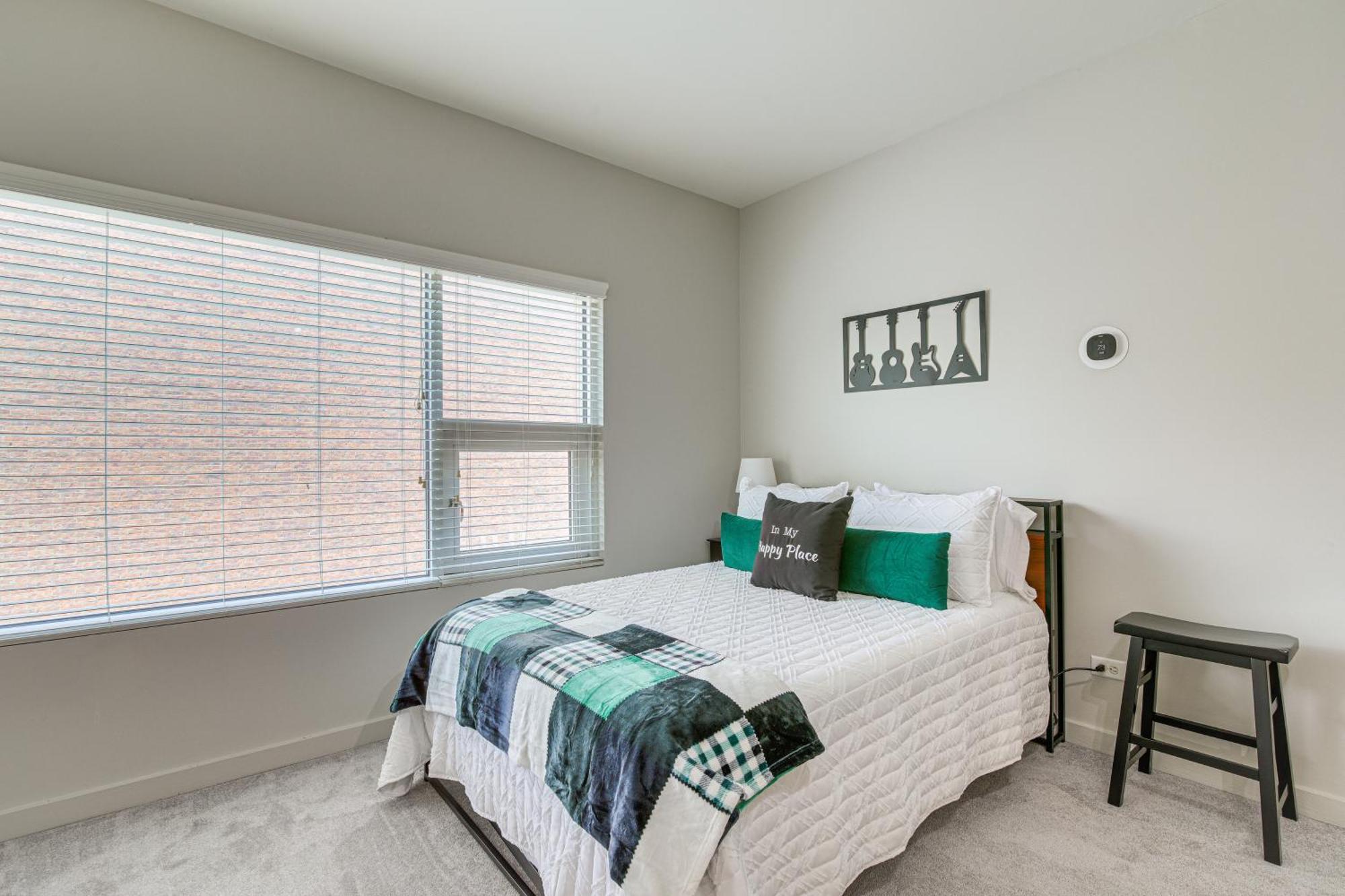 Wfh-friendly Near Hospitals And Dtwn! Apartment