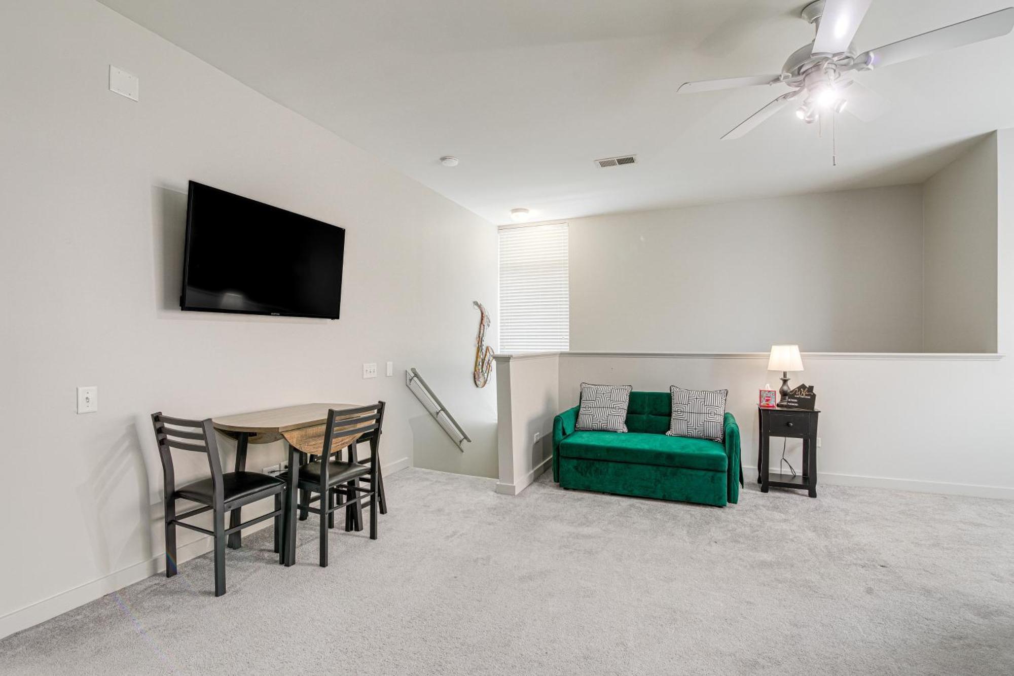 Wfh-friendly Near Hospitals And Dtwn! *