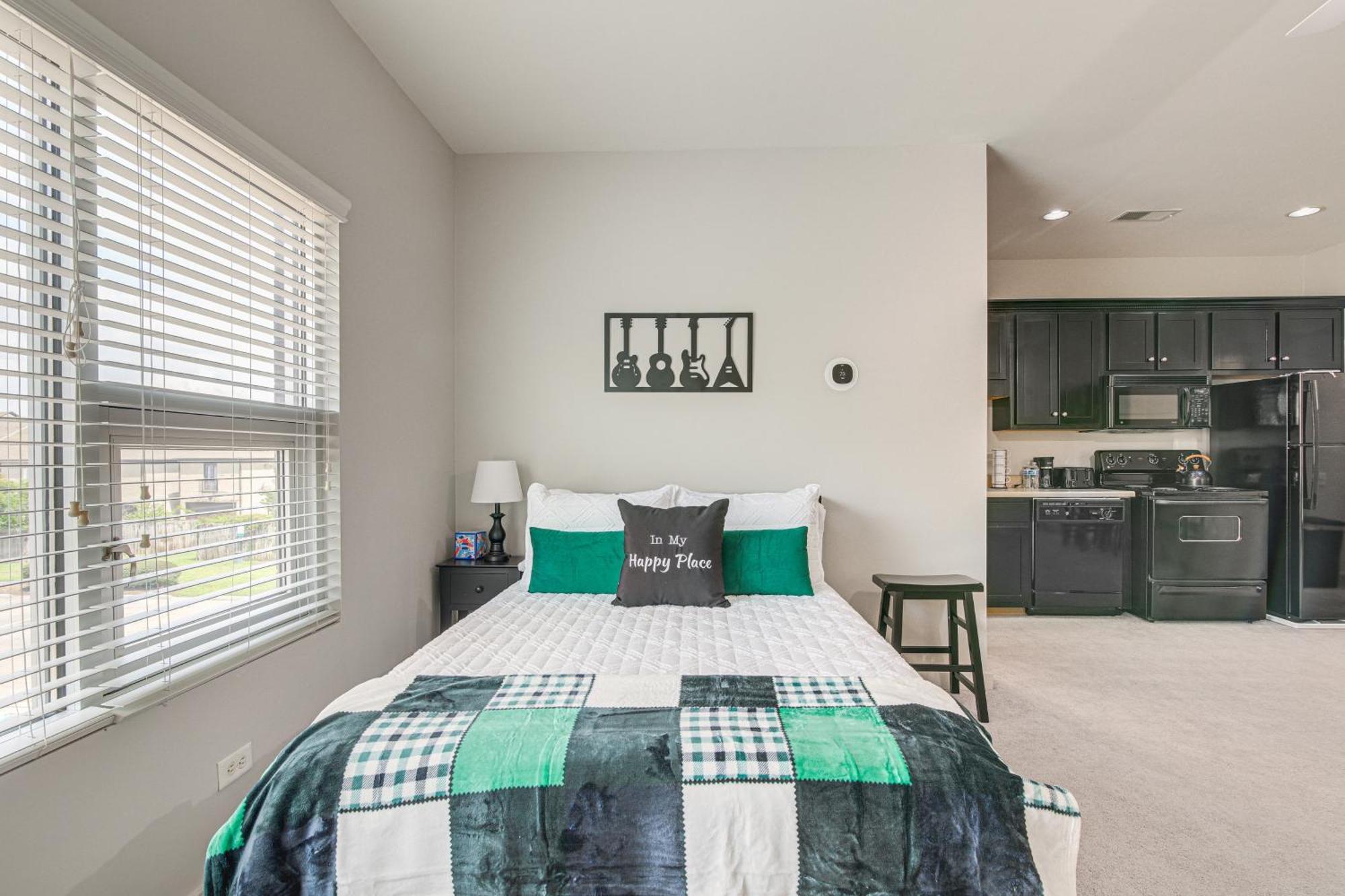 Wfh-friendly Near Hospitals And Dtwn! Apartment