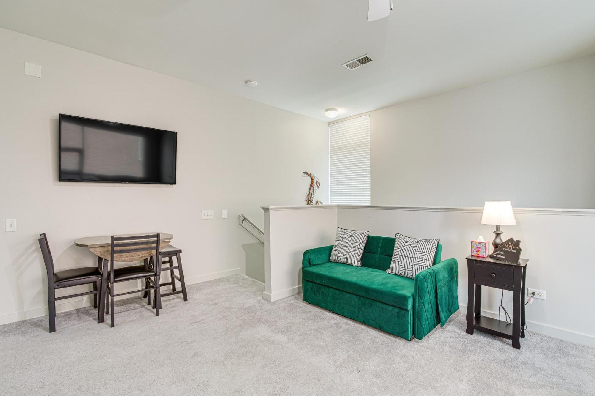 Wfh-friendly Near Hospitals And Dtwn! Apartment *