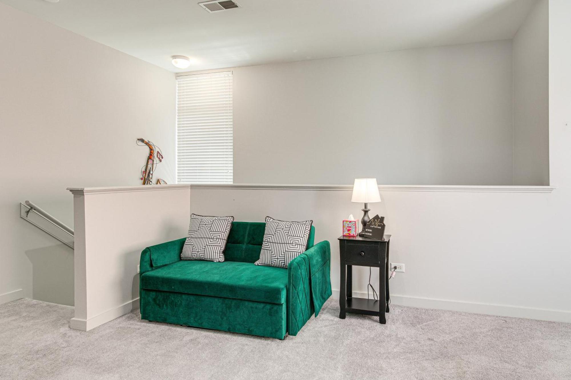 Wfh-friendly Near Hospitals And Dtwn! *